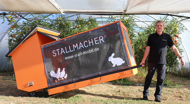Mobiler Hühnerstall in Fahrt