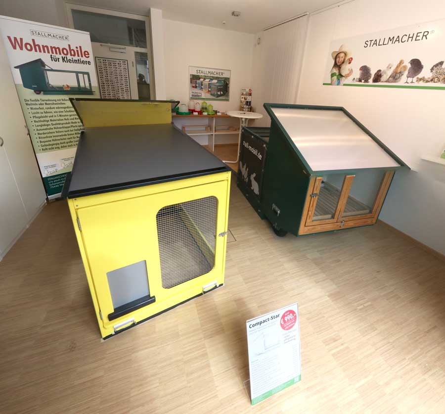 Fahrbarer Hühnerstall im Showroom